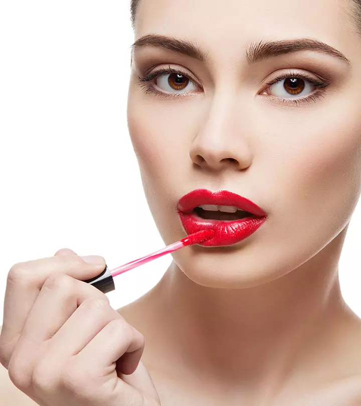 How To Prevent Lipstick From Smudging